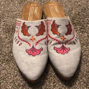 Toms mules size 7.5. Gently used.